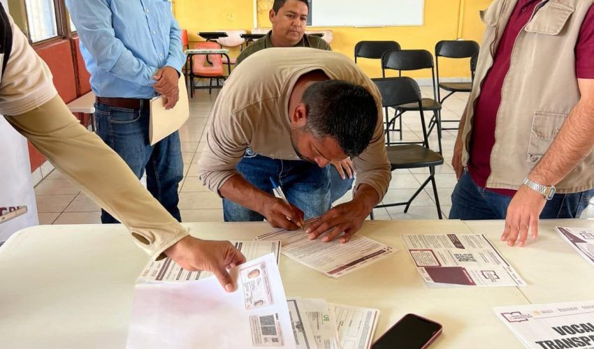 Entrega de apoyos para planteles educativos