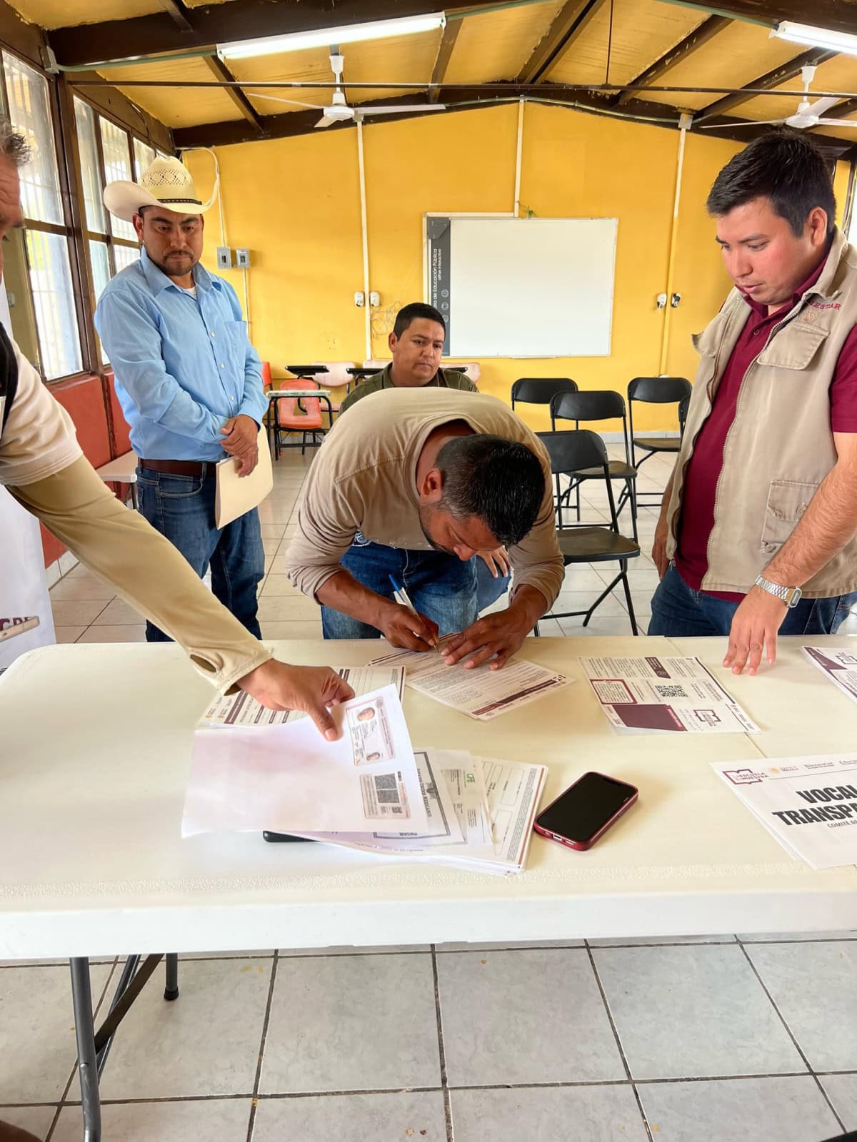 Entrega de apoyos para planteles educativos