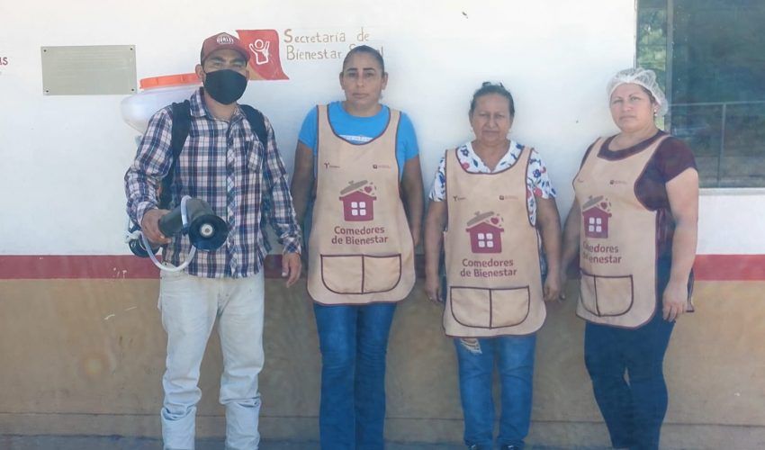 Fumigación en la Escuela Primaria y en el Caic del ejido El Palmar.