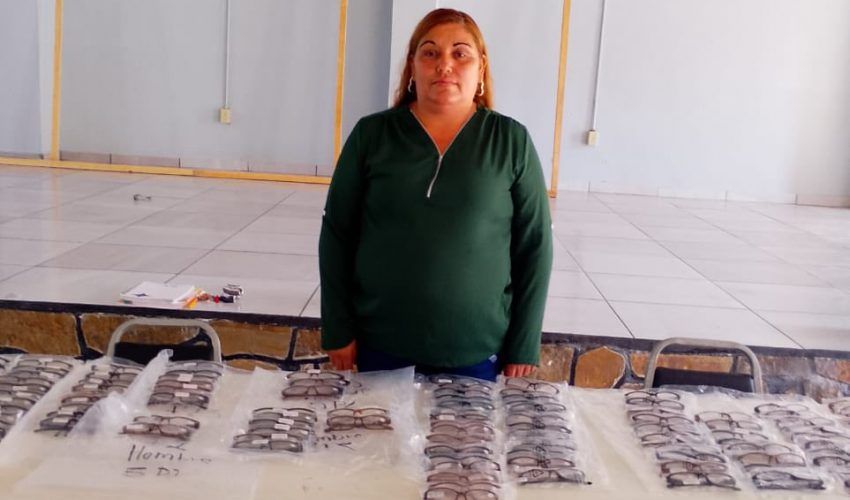 Entrega de Lentes por parte del DIF
